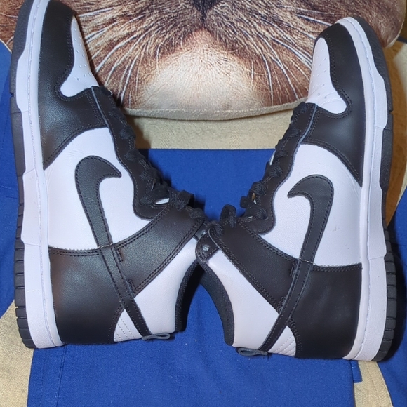 Authentic Nike Dunk High Retro Panda Black & White Sneakers with Red Logo $60 - Picture 3 of 6